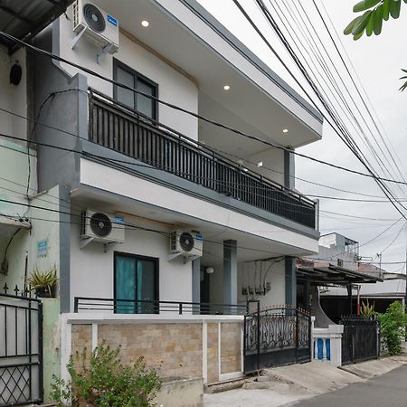 Reddoorz At Flamboyan Harapan Indah Hotel Bekasi Exterior photo